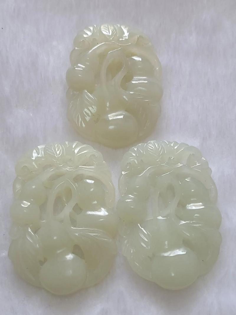 翡翠手镯:穿越千年的文化瑰宝